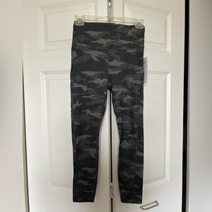 Athleta 7/8th camo Leggings